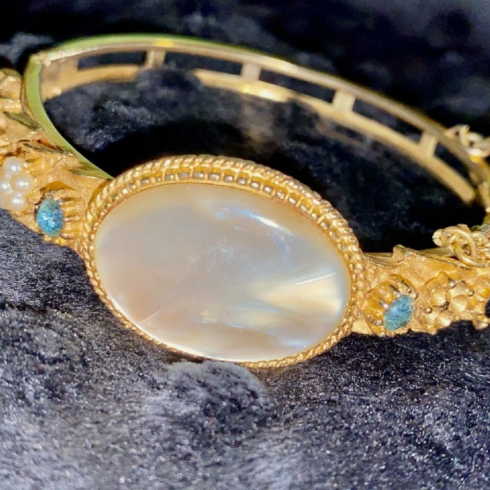 Vintage Signed Florenza Italian Hand Carved Gold